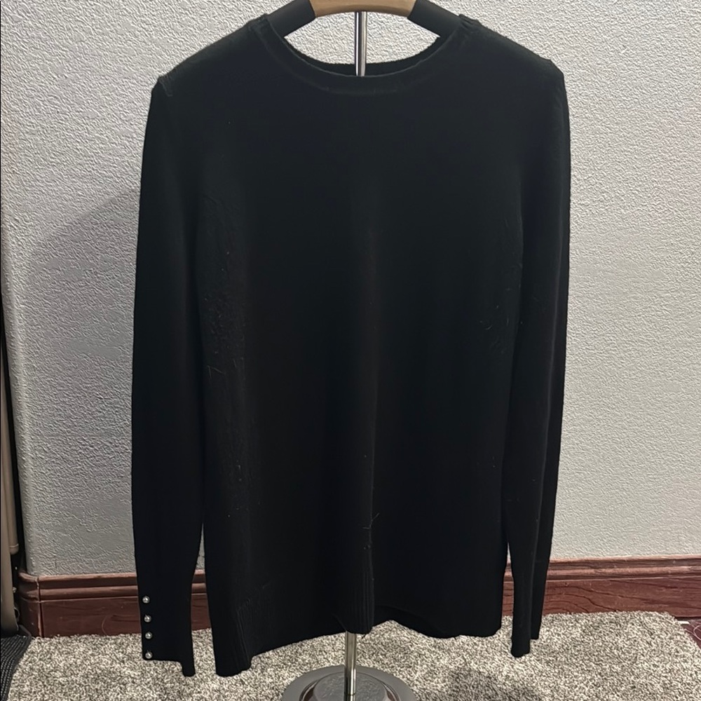 Loft pearl cuff Black Sweater